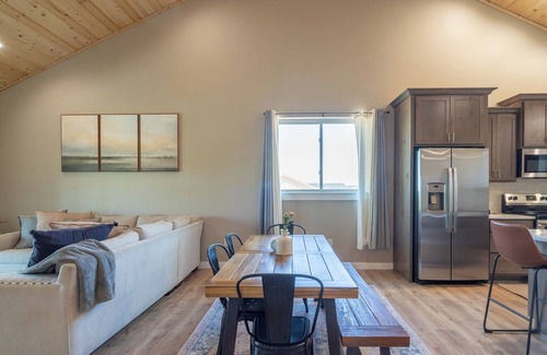 Moses Lake Casa | The 19th Green ~ A private lake house on Legacy Golf Course.