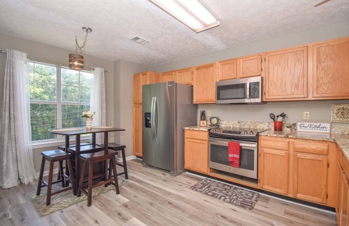 Dadeville Villa | The 19th Hole- Sleeps 6, The 19th Hole- Near Lake Martin- Sleeps 6- Golf Condo
