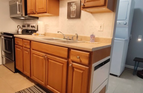 Jeffersonville Casa | -The 1st Leg- Your Cozy Derby Cottage! 12 min to Churchill 1 min to I-65 3 beds