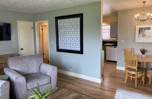 Southeast Salem Casa | The 3 Oaks @ 1133 17th SE Salem by Salemstays.com