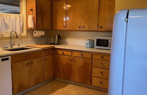 Southeast Salem Casa | The 3 Oaks @ 1133 17th SE Salem by Salemstays.com
