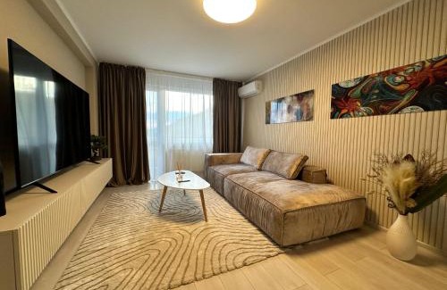 Tractorul Apartamento | The 30th