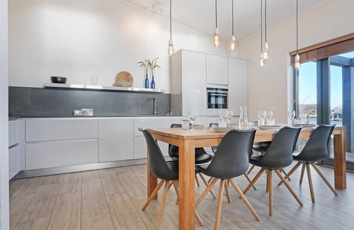 Ouddorp Casa | The 4 person Villa Super VIP features a luxurious and comfortably furnished interior, several terraces with conservatory and views over the water, perfect with dogs and children.