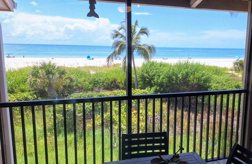 Sanibel Condominio | The 5 star Mermaid House beachfront condo reopens. Gulf view from all windows