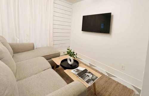 Marysville Casa | The 50s Inspired Home | 10min to Everett