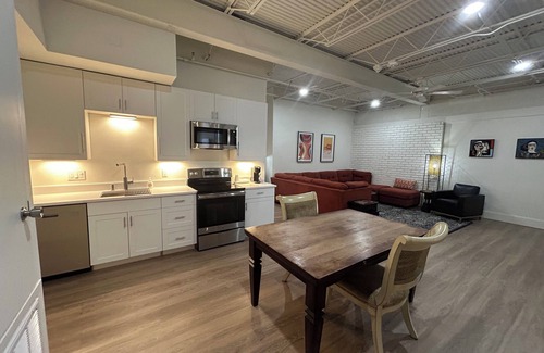 Downtown Jackson Apartamento | The 610 Flats: Vueve 'n Vogue #27