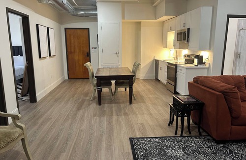 Downtown Jackson Apartamento | The 610 Flats: Vueve 'n Vogue #27