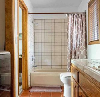 Upper Moonridge Casa | The 717 - Upper Moonridge - VERY Close to Resorts!