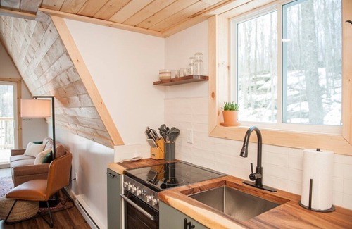 Stamford Cabina | The A-Frame on Pudding Hill - Wood Burning Cedar Hot tub!
