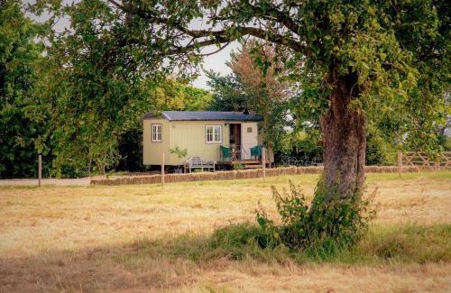 Broughton Hackett Casa | the abberton shepherds hut