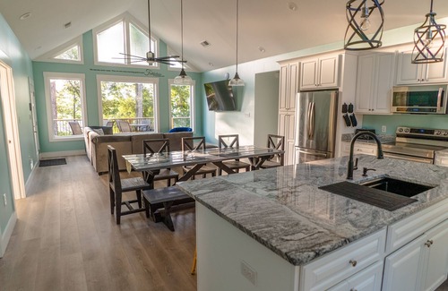 Nancy Casa | 🌞The Abundant Life on Lakeshore🌞 - Lakeview Home <1/4 Mile to Public Boat Ramp