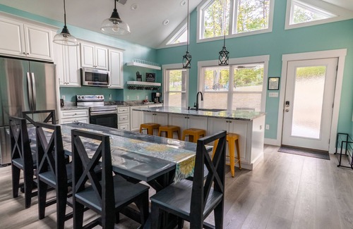 Nancy Casa | 🌞The Abundant Life on Lakeshore🌞 - Lakeview Home <1/4 Mile to Public Boat Ramp