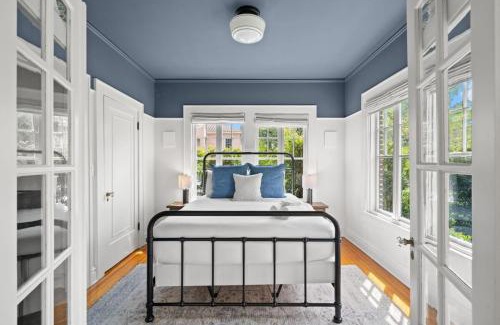 Hyde Park Apartamento | The Adaline Room #7 - Gorgeous Hyde Park Apartment, 2nd Floor, Steps to Bayshore