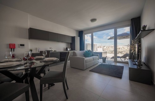 Pieta Apartamento | The Address Seafront Penthouse 16 + Hot Tub