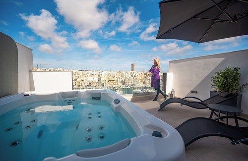 Pieta Apartamento | The Address Seafront Penthouse 16 + Hot Tub