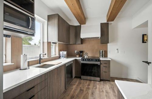 Kerns Casa | The Adelynn - New Luxury Build in Center of PDX