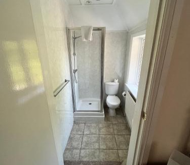 Bracknell Casa | The Admirals Inn Guest House