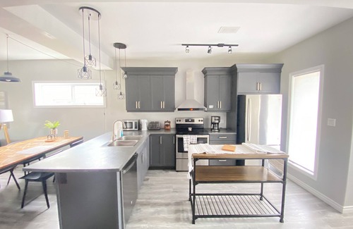 Prince Edward Casa | The Aera - Light-Filled Retreat in Picton