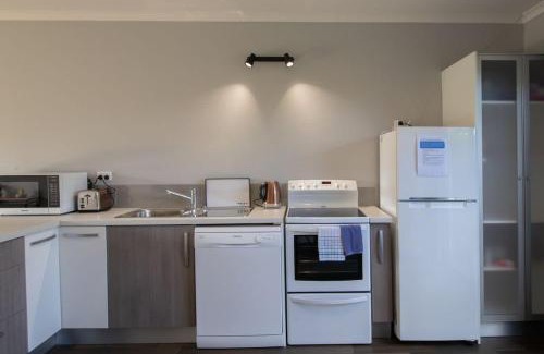 Brixton Apartamento | The Aisle Seat - pet-friendly 1BR modern apartment