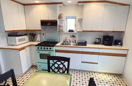 Bradley Beach Casa | THE ALBERT- 6 Mins Walk to Beach & Main Ave, 6 Beach Passes, Pet Friendly
