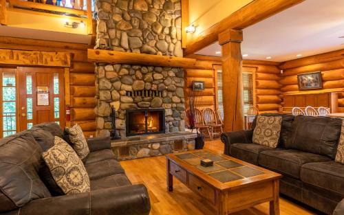 East Kootenay Chalet De Esquí | The Alders Chalet - by Fernie Central Reservations