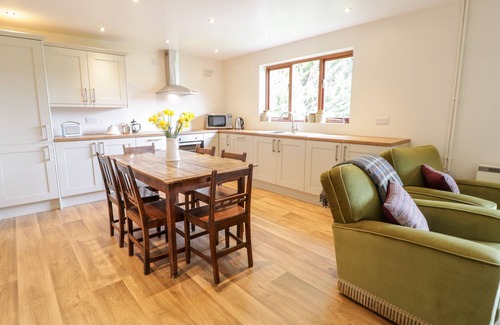 Llanfyllin Casa | THE ALDERS, pet friendly, with open fire in Llanfyllin