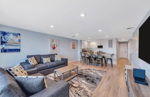 Alden Manor Casa | The Alexa - Beachfront