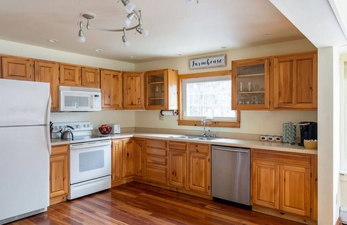 North Creek Casa | The Alexander House 1887 Farmhouse in North Creek!