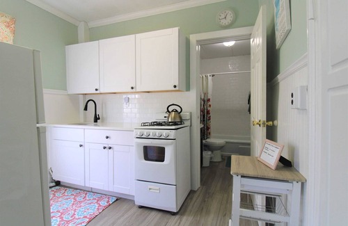 Ocean Grove Apartamento | The Allenhurst, Beach Apartment #8 - Small Studio with Bathroom & Kitchen