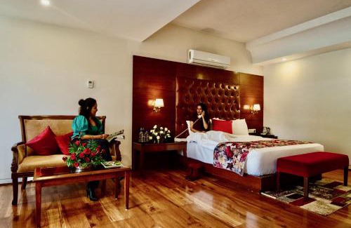 Manali Complejo | The Allure Grand Resort -A Majestic Riverside Retreat