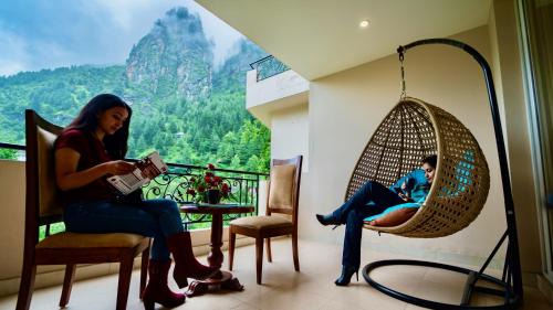 Manali Complejo | The Allure Grand Resort -A Majestic Riverside Retreat