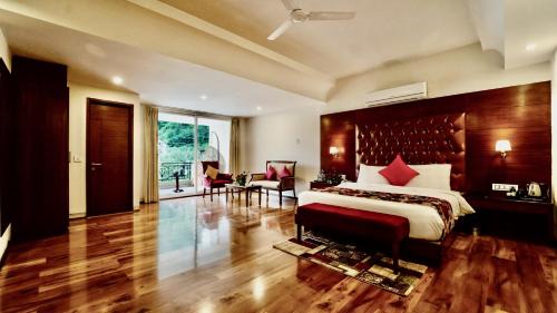 Manali Complejo | The Allure Grand Resort -A Majestic Riverside Retreat
