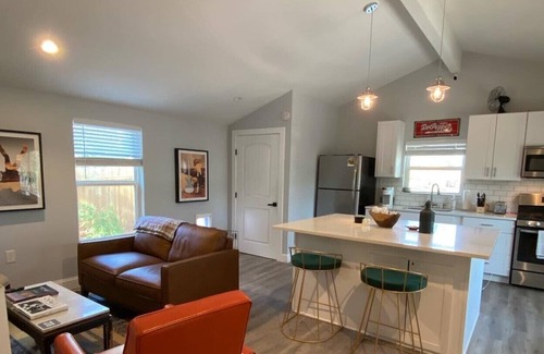 Lakeland Park Casa | The Aloha Cowboy - Private Home Near Lake Austin Spa