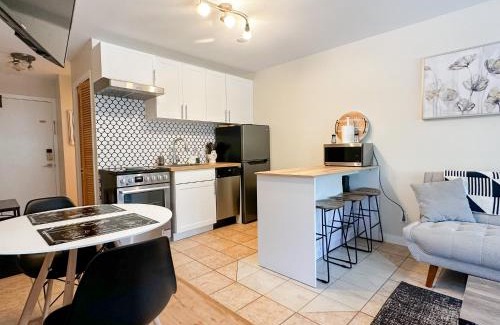 Mont-Tremblant Village Apartamento | The Alpine Nest - 3 Beds - 4 Guests - Free Parking - Pool