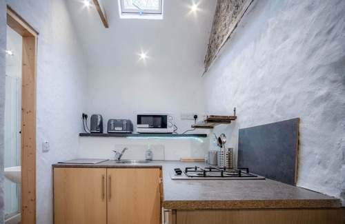 Castlemartin Cabaña | The Anchor Light - 1 Bed - Freshwest Beach Retreat