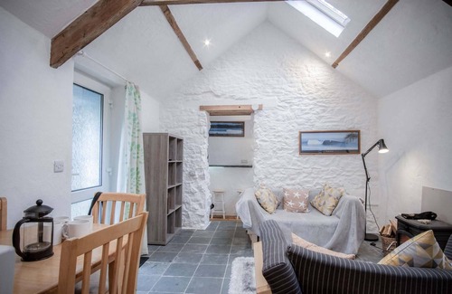 Castlemartin Cabaña | The Anchor Light - 1 Bed - Freshwest Beach Retreat