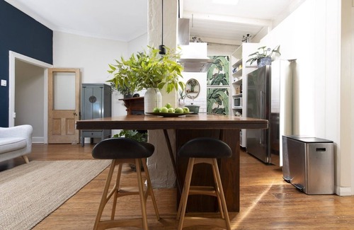 South Fremantle Casa | The Anchorage - 300m from South Freo Dog Beach. Pet-friendly!