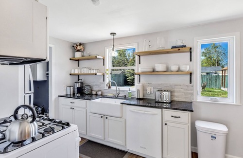 Airport Heights Community Council Casa | The Anchorage: 3bedroom, 4 bed, 1 bath house in Airport Heights.