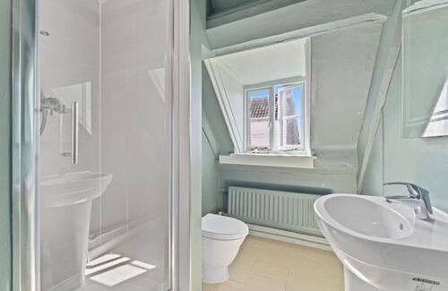 Wells Casa | The Ancient Gatehouse Hotel