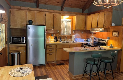 Pope Cabina | The Angler at Enid Lake is a quiet & cozy 3-bedroom cabin