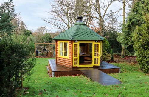Poringland Cabaña | The Annex at 60 Rectory Lane