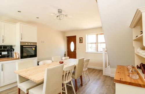 Maltby le Marsh Cabaña | THE ANNEX AT THE STABLES, with a garden in Maltby Le Marsh