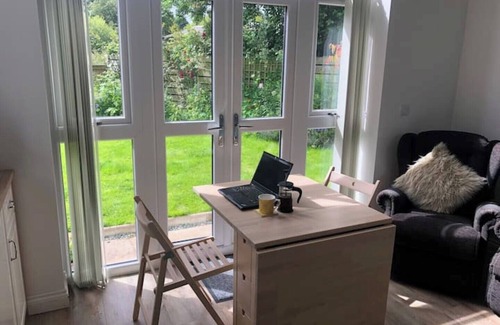 Leeswood Apartamento | The Annex - Modern Studio Flat