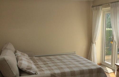 Sheffield Casa | The Annexe is a newly completed, detached bungalow in the garden of our home.