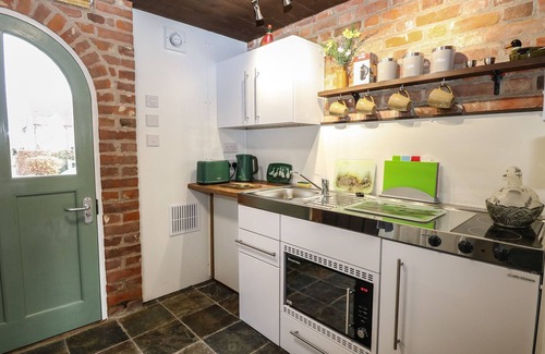 Fulmodeston Cabaña | THE ANNEXE, pet friendly, with a garden in Fakenham