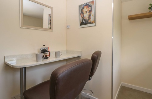 Petworth Cabaña | THE ANNEXE, romantic, with a garden in Petworth