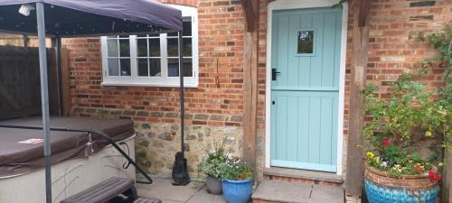 Maidstone Casa | The Annexe with Hot Tub