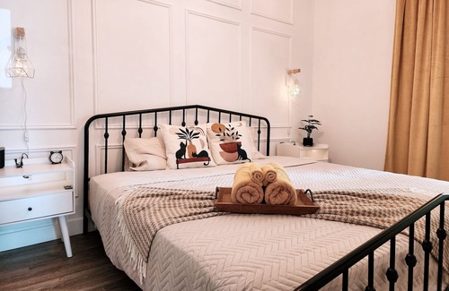 Quartier 5-4 Apartamento | The Antique Cat - Jacuzzi & Parking