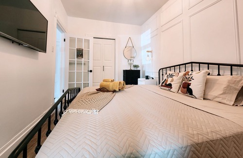 Quartier 5-4 Apartamento | The Antique Cat - Jacuzzi & Parking