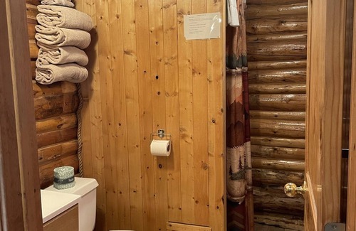 Cooke City-Silver Gate Cabina | The Antler Cozy Cabin! Cooke City, at the entrance of Yellowstone's NE Gate and Lamar Valley